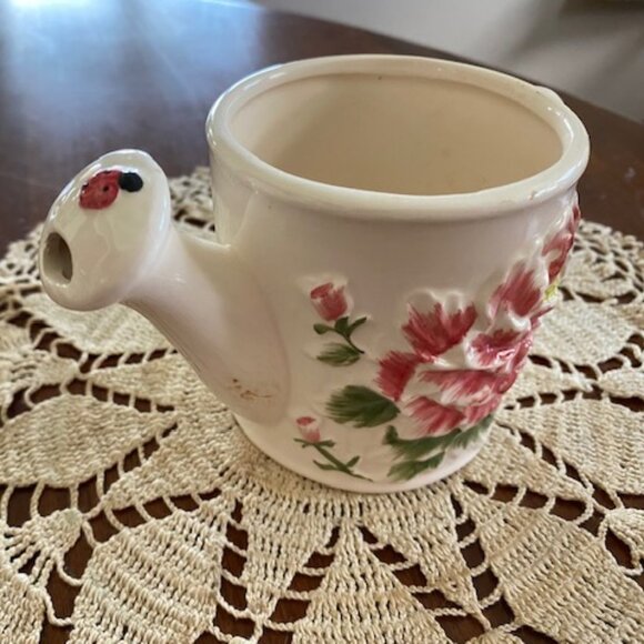 VINTAGE small WHITE Glazed CERAMIC WATERING CAN * 3-D painted PINK CHRYSANTHEMUM - Picture 2 of 7